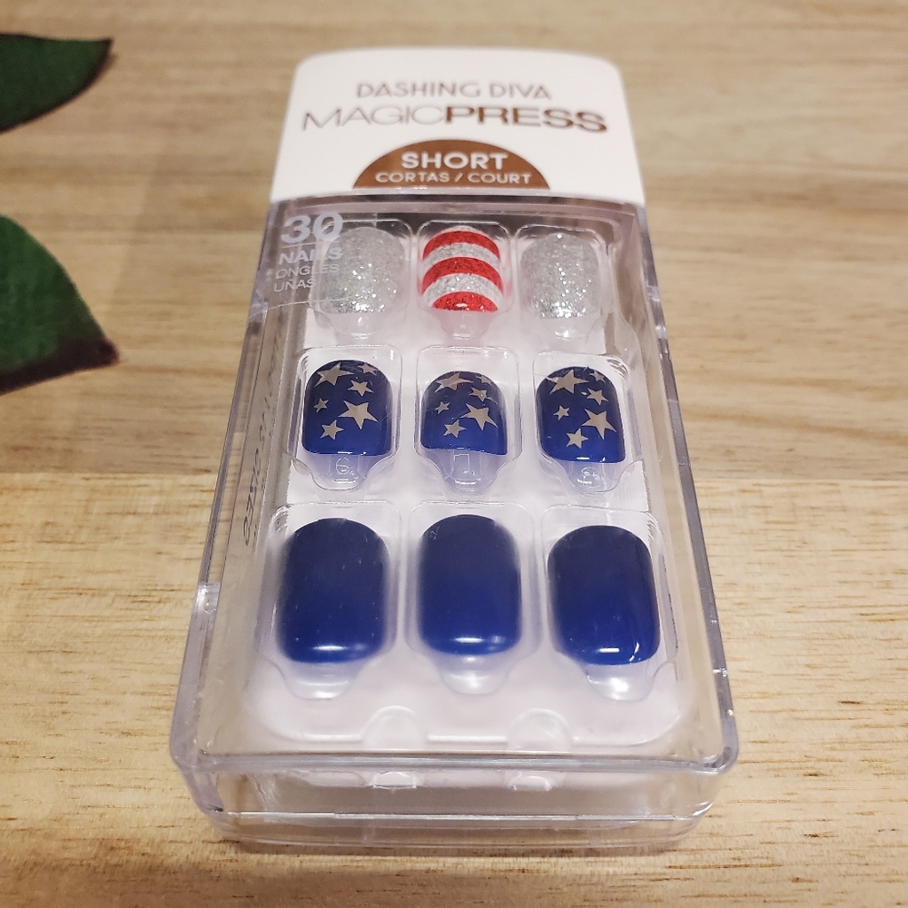 BNIP Dashing Diva Press-On Nails - Stars & Stripes